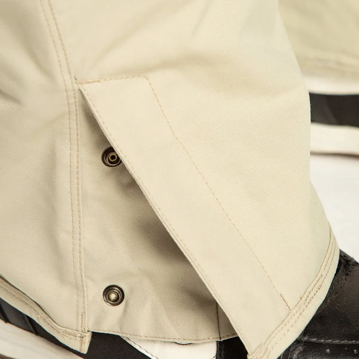 686 M HOT LAP INSULATED BIB PUTTY CLRBLK 22 â Image 6